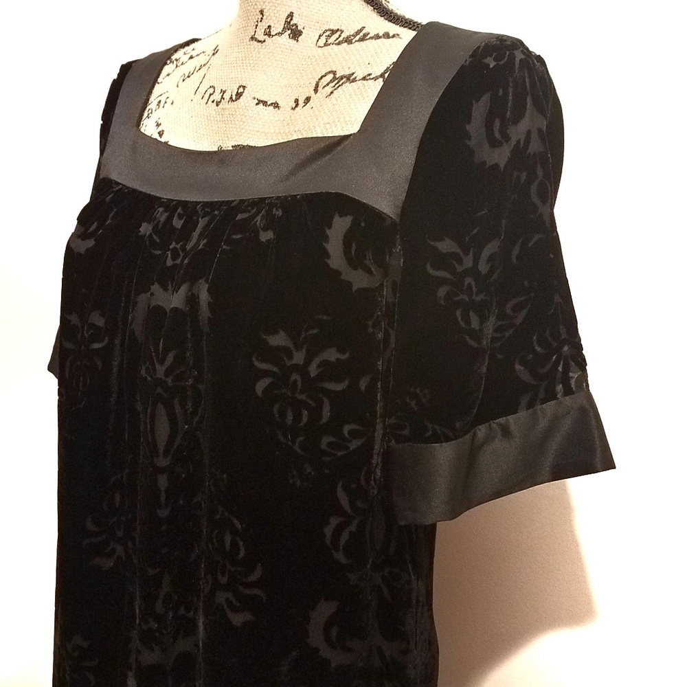 🍎3/$10 Max & Cleo black velvet satin shift party dress.